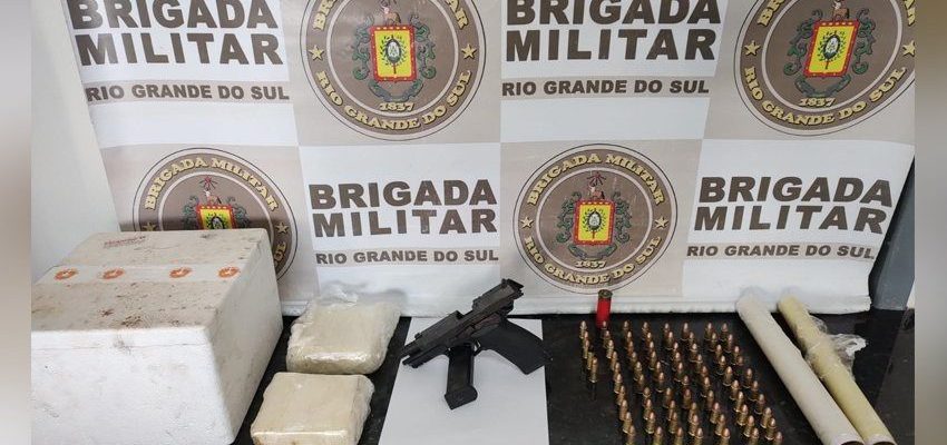 Brigada Militar apreende arma, drogas e munições em casa abandonada de Camaquã
